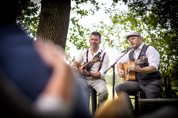 Live muziek trouwceremonie BABS Bente en Niels en Martijn in Tilburg Noord-Brabant 3