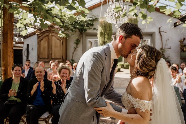 Ceremonieel trouwen of voor de wet