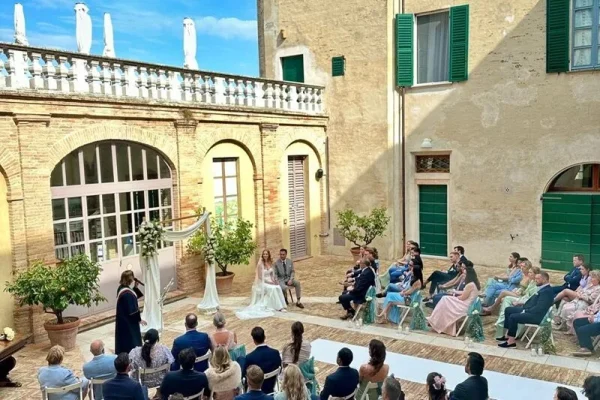 Ceremoniespreker BABS Bente bij Castello di Monterado Italie